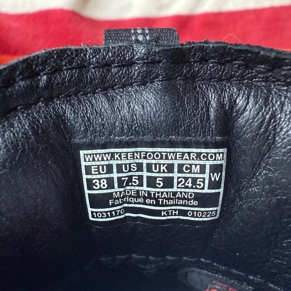 Keen Black Winter Boots - Picture 5 of 14